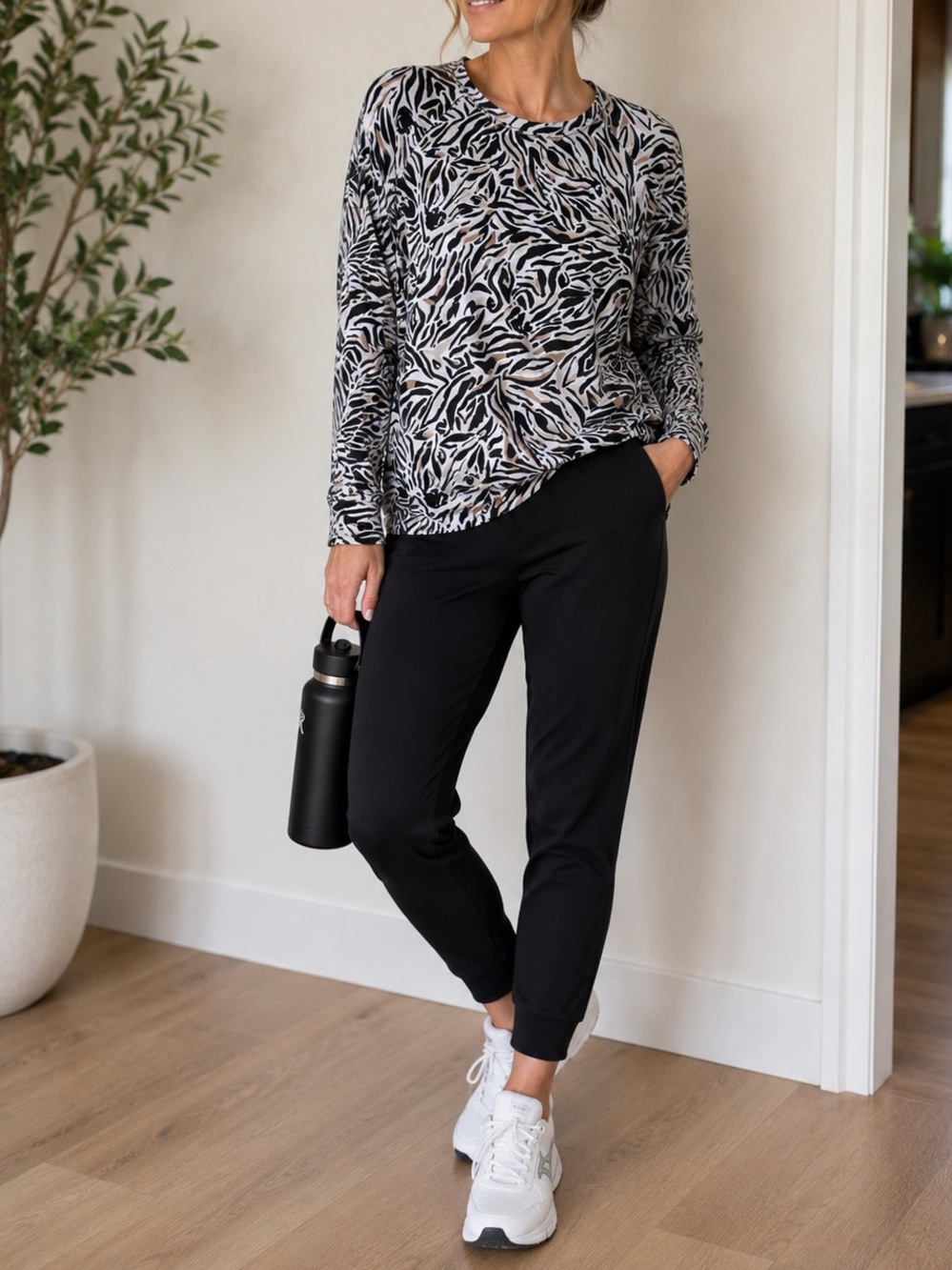 Lilly Pulitzer Luxletic Blythe Pullover Sweatshirt Medium Animal Print Modal